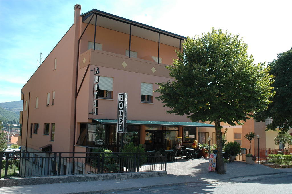 Hotel Il Quadrifoglio Cascia Exterior photo